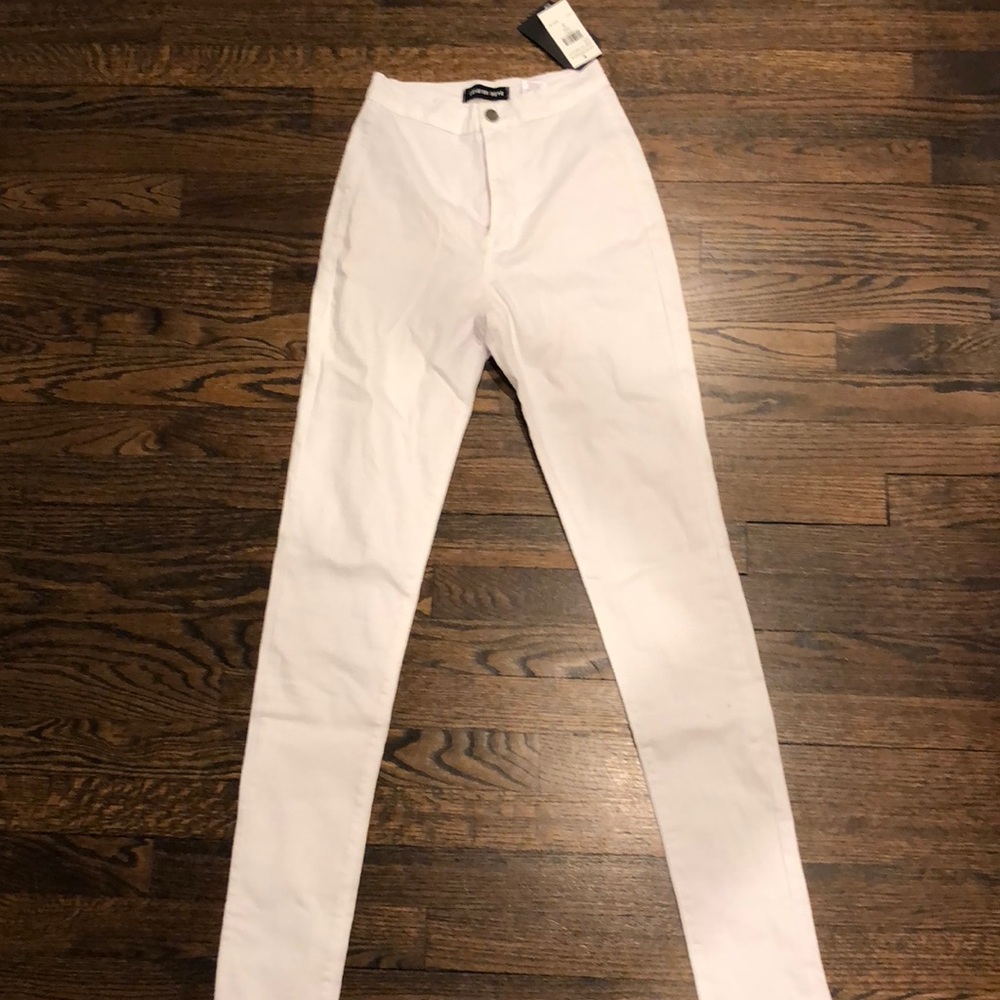 Super High Waisted Jeans.